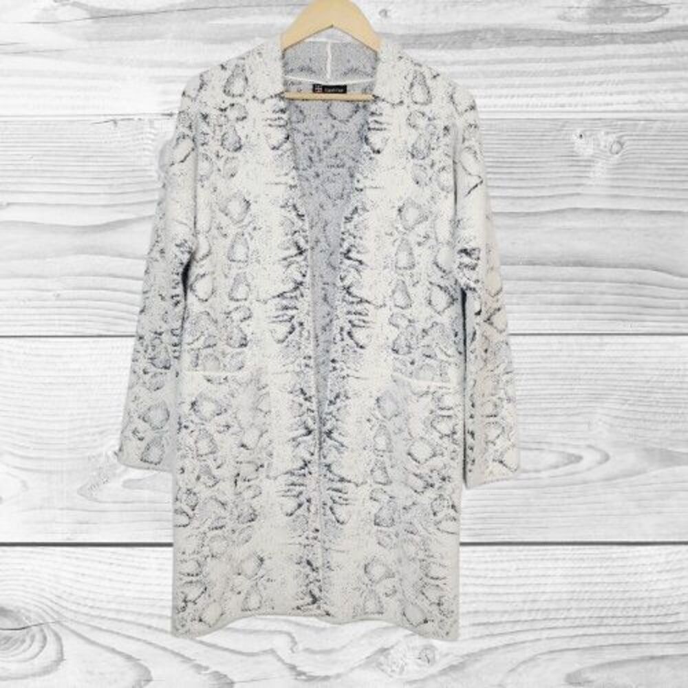 Carre Noir Open‎ Cardigan Sweater M White Black Animal Print Fuzzy Soft Longline